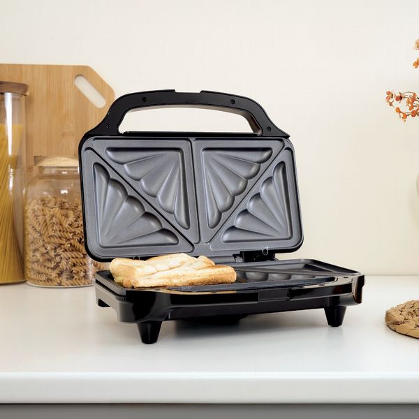 Hamilton Beach Essentials Food Prep Set, 4 in 1 Blender, Deep Fill Sand wich Toaster, 1.8L Slow Cooker - Silver